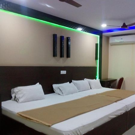 Divya Lodge Hajdarabad Zewnętrze zdjęcie