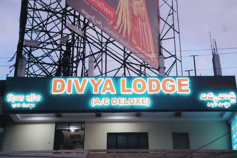 Divya Lodge Hajdarabad Zewnętrze zdjęcie