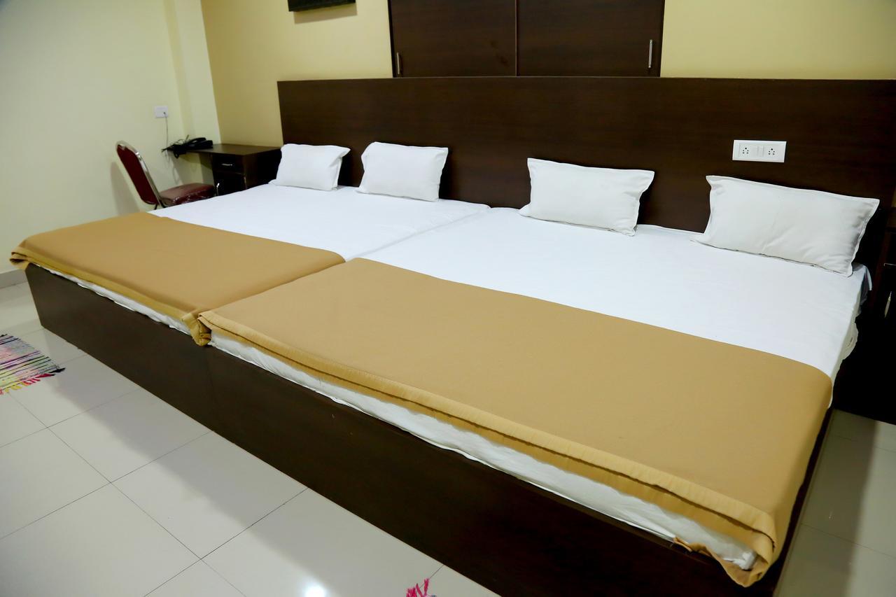Divya Lodge Hajdarabad Zewnętrze zdjęcie
