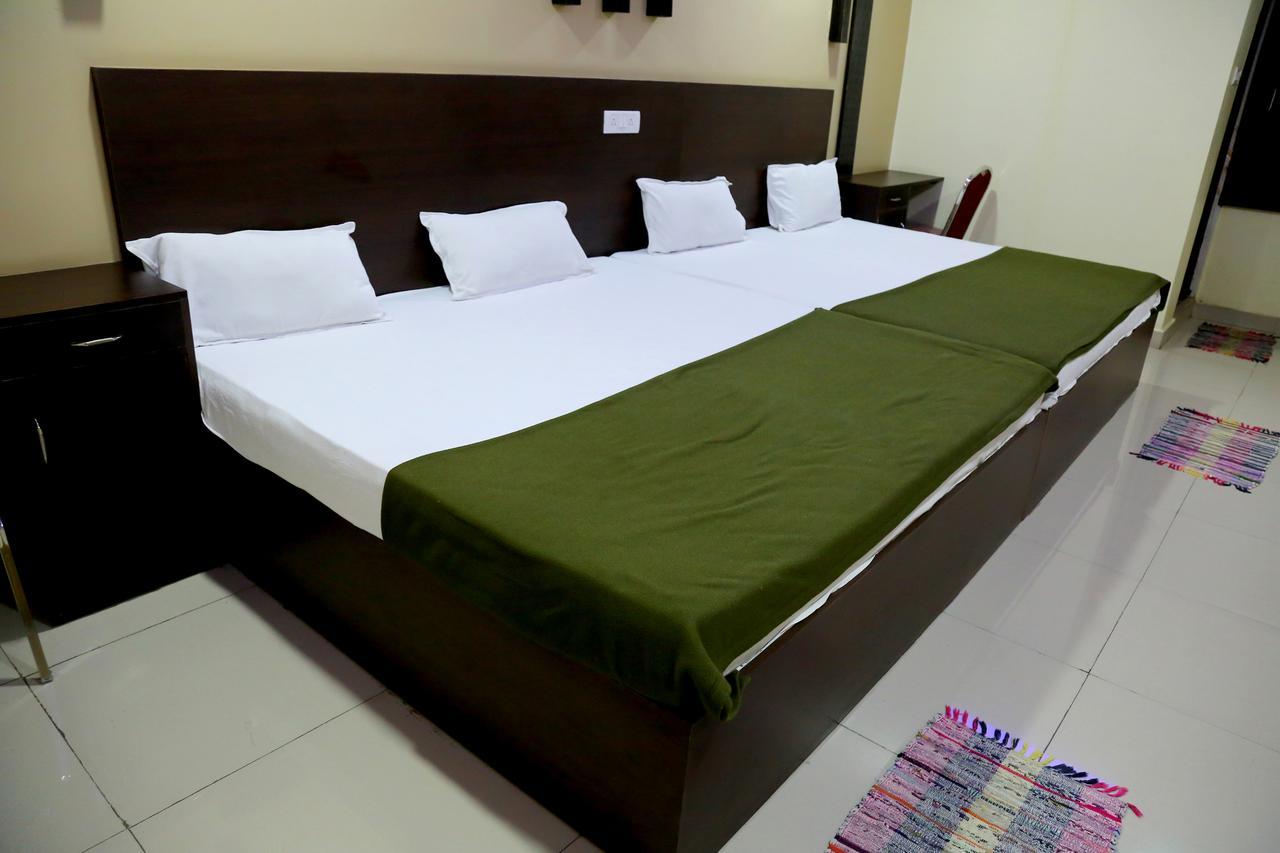 Divya Lodge Hajdarabad Zewnętrze zdjęcie