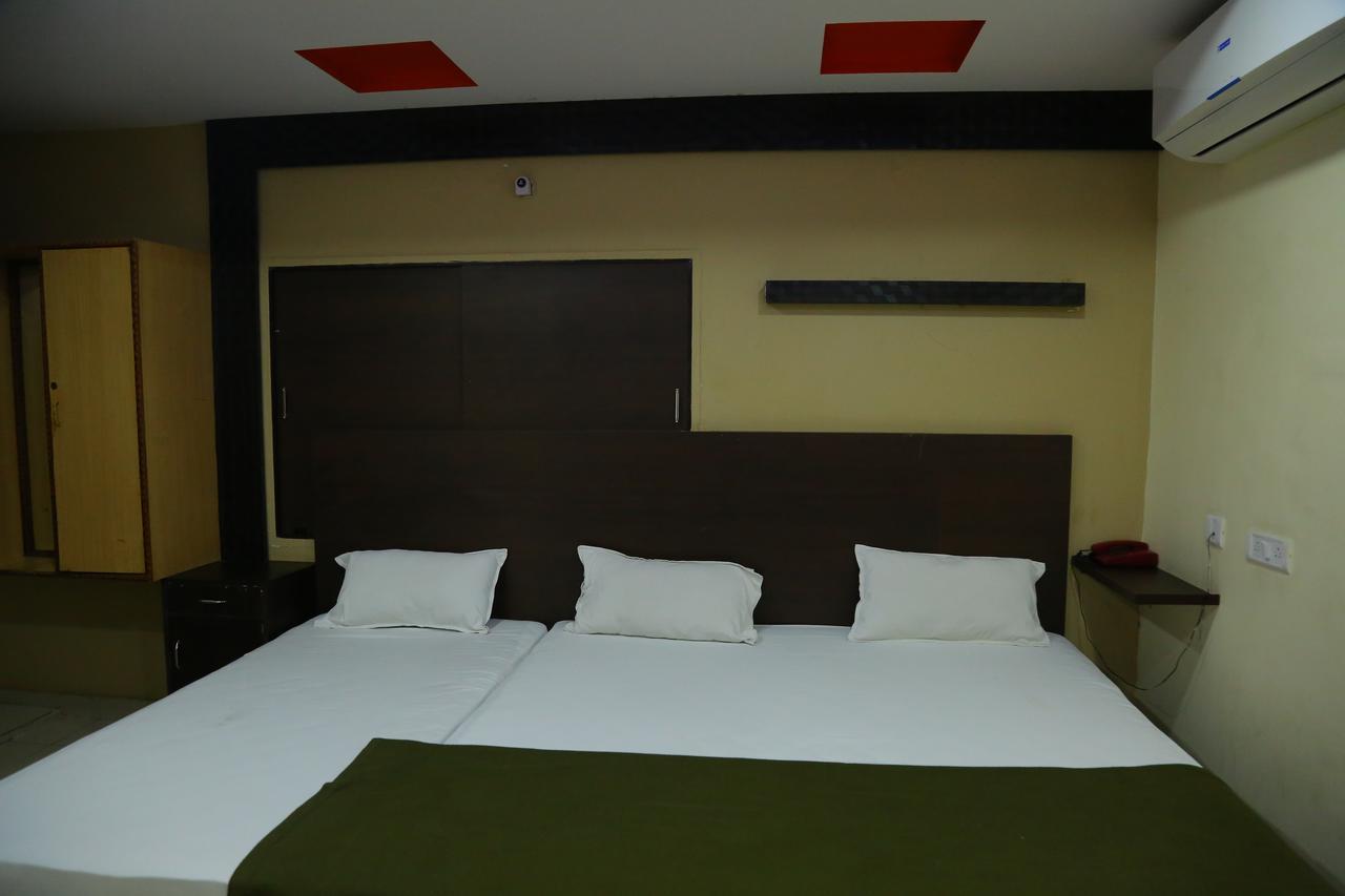 Divya Lodge Hajdarabad Zewnętrze zdjęcie