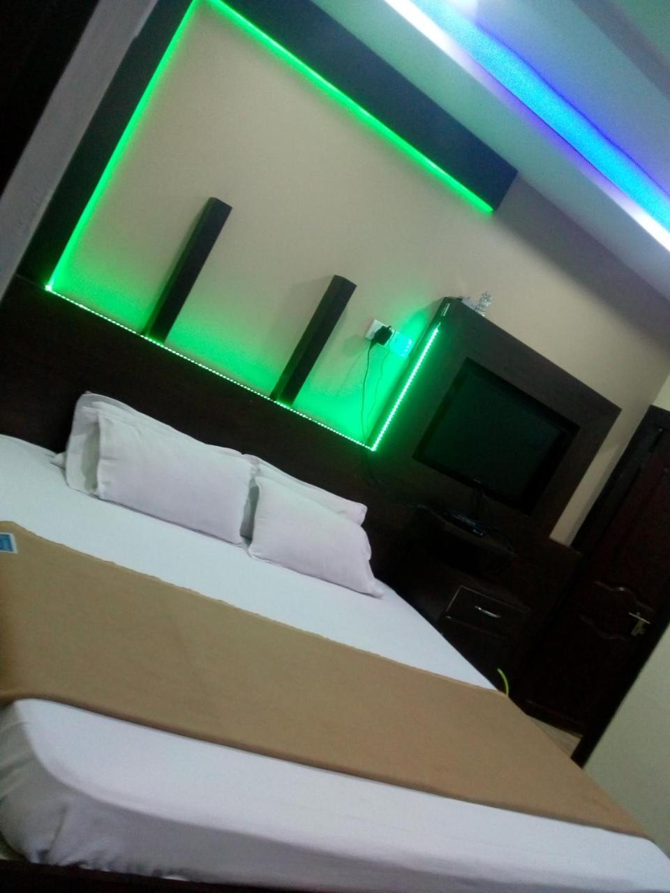 Divya Lodge Hajdarabad Zewnętrze zdjęcie