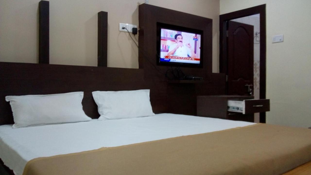 Divya Lodge Hajdarabad Zewnętrze zdjęcie